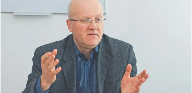 Zbigniew Dudziński, absolwent ekonomii i socjologii. Od 10 lat starszy konsultant w Hay Group, doradzający w obszarze efektywności pracy zarządom największych firm prywatnych w Polsce. Poprzednio m.in. dyrektor w Urzędzie Wojewódzkim w Lublinie
