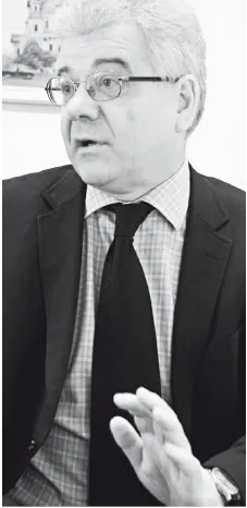 "Zarobki absolwentów Krajowej Szkoły Administracji Publicznej zaczynają się od 4 tys. zł"