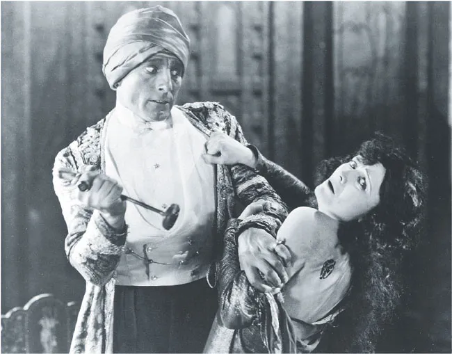 Kadr z filmu „Napiętnowana”. Na zdjęciu Charles de Rochefort i Pola Negri