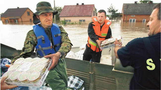 Transporty z pomocą we wsi Trześń (woj. świętokrzyskie)