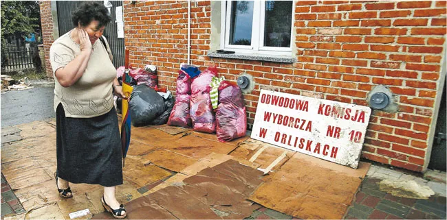 Powodzianie w wyborach głosowali przeciw rządowi. Za karę