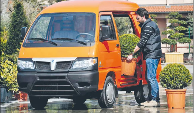 Główną zaletą aut Piaggio jest ich niewielki rozmiar. Wjeżdżają praktycznie w każdą strefę miejską
