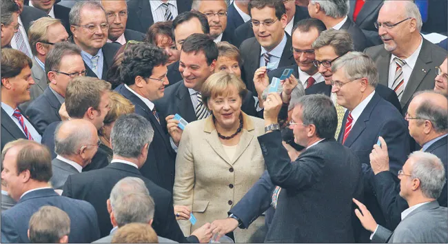 Udane głosowanie znacznie wzmocniło pozycję kanclerz Angeli Merkel