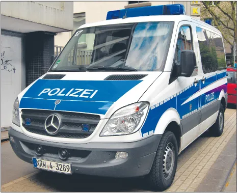 Furgony Mercedesa jeżdżą w barwach niemieckiej policji
