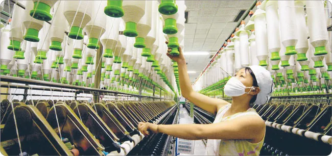 Chiny są największym podwykonawcą dla niemal wszystkich zachodnich koncernów, które albo zlecają tu produkcję, albo budują własne fabryki. Jeśli stanęłoby któreś z centrów gospodarczych, razem z nim stanęłaby światowa gospodarka