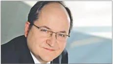 Kiedy pracownik prowadzący firmę musi płacić składki do ZUS od tej działalności