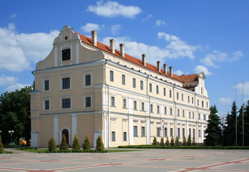 952915-kolegium-jezuickie-pinsk.jpg