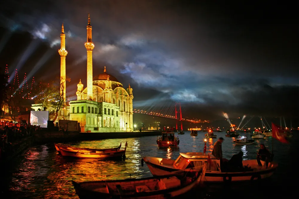 999969-ottoman-mosque-in-istanbul.jpg
