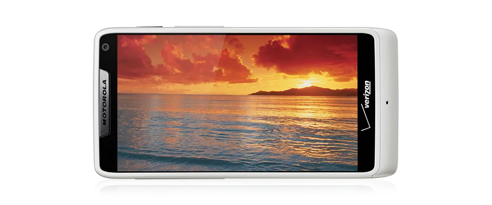 1025956-droid-razr-m-gallery-05.png