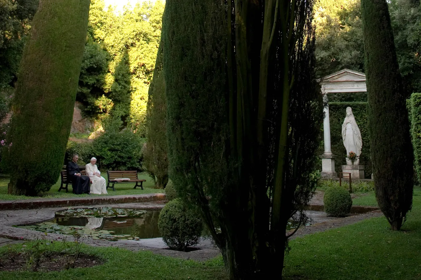 1227254-ogrod-w-castel-gandolfo.jpg