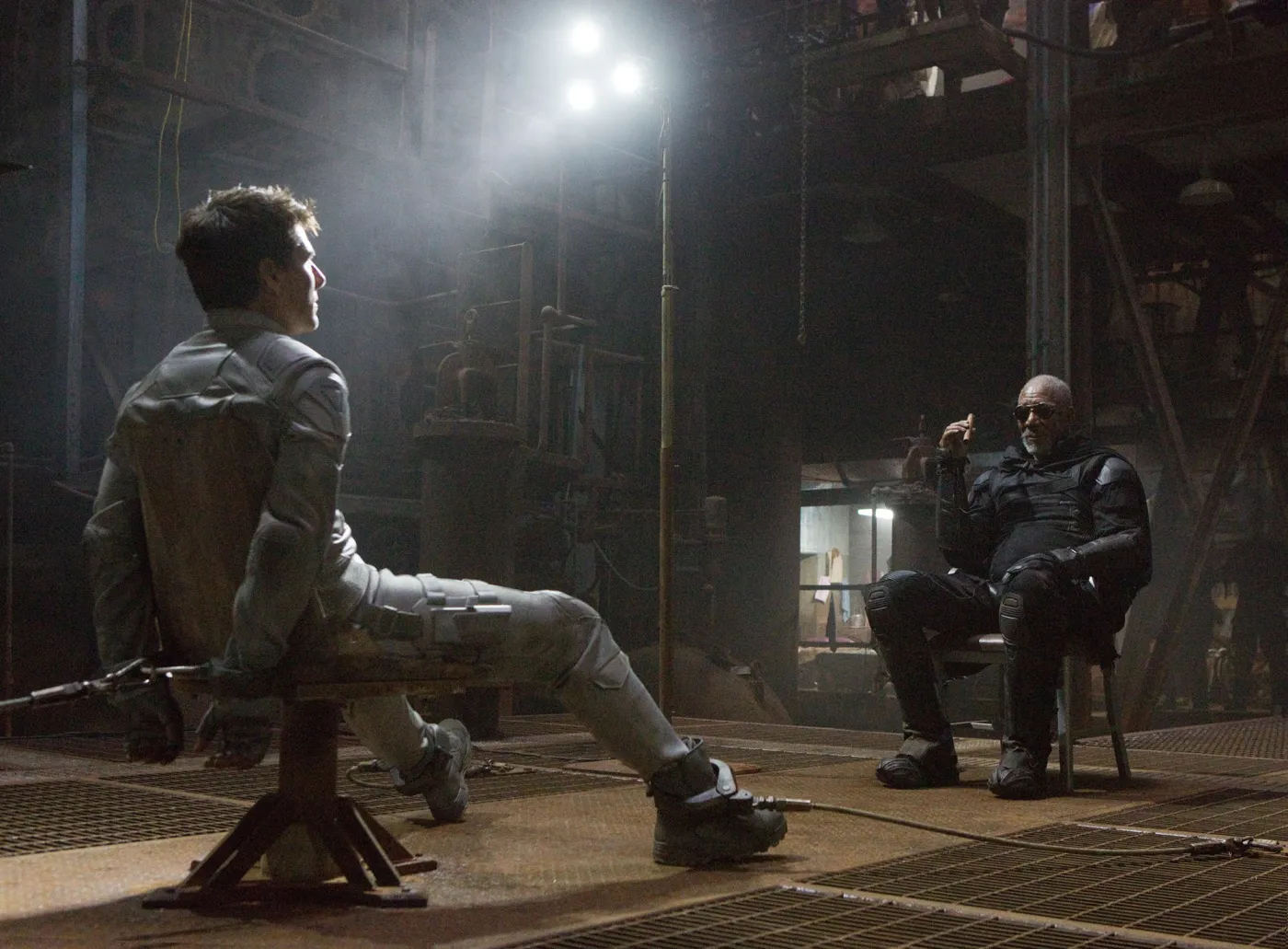 1292092-tom-cruise-morgan-freeman.jpg