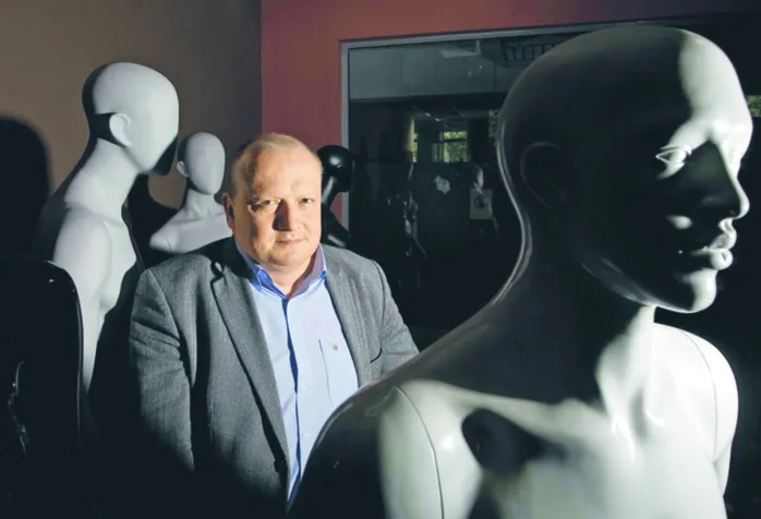 Modelki z poliestru szturmem zdobyły okna wystawowe