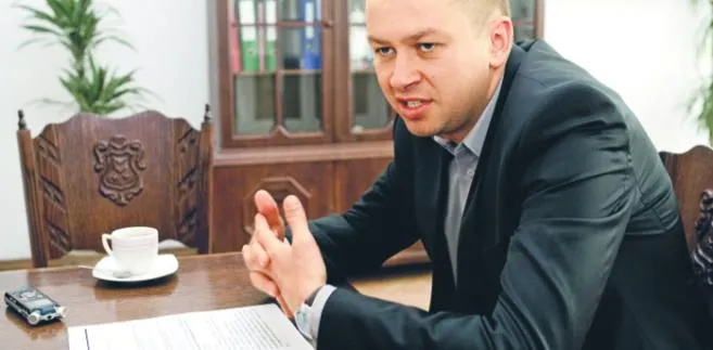 Nauczyciele powinni pracować również w czasie wakacji. Karta Nauczyciela do zmiany?