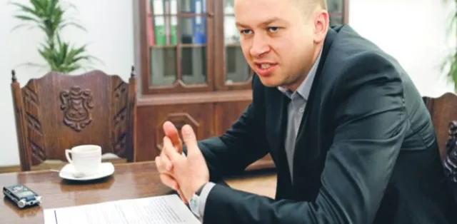 Nauczyciele powinni pracować również w czasie wakacji. Karta Nauczyciela do zmiany?