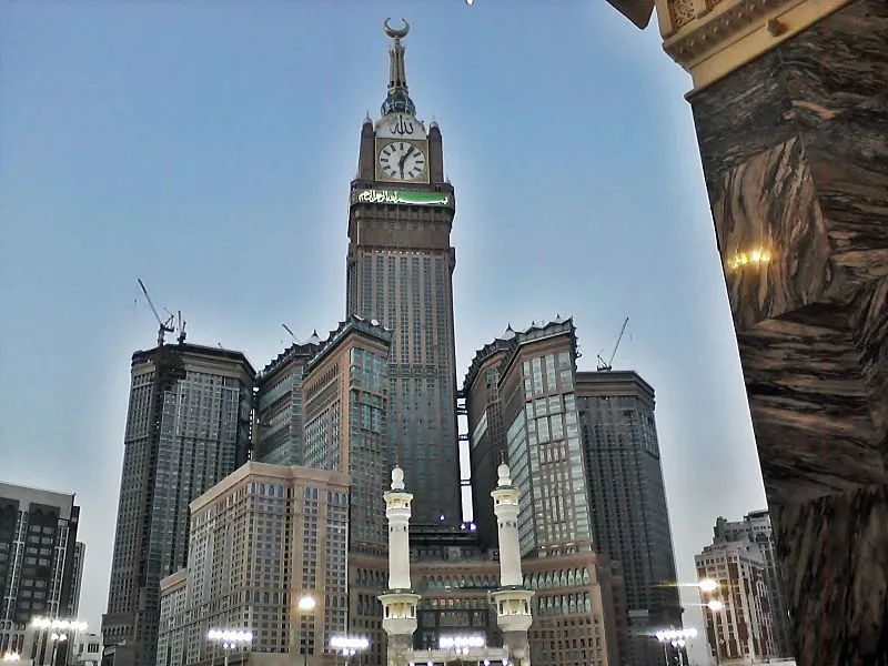 912491-abraj-al-bait-nomi887-cc3-0.jpg