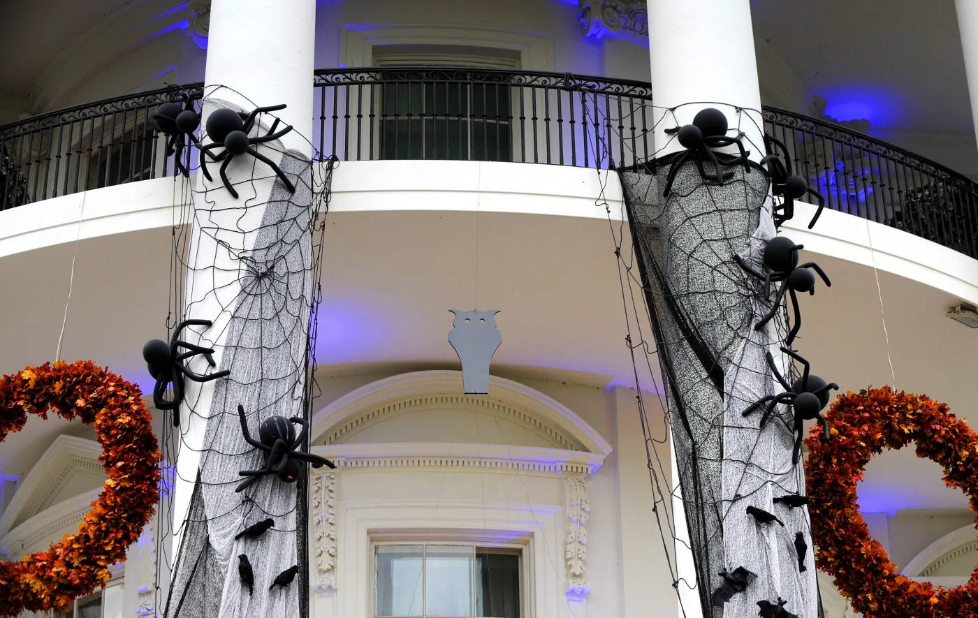 1543905-halloween-w-bialym-domu.jpg