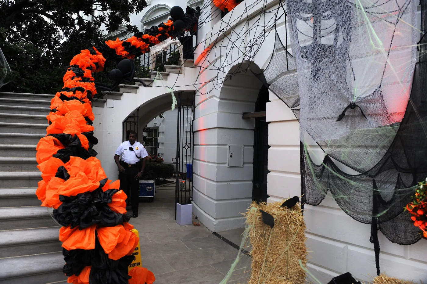 1543953-halloween-w-bialym-domu.jpg