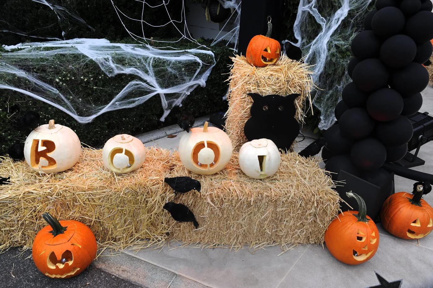 1543969-halloween-w-bialym-domu.jpg