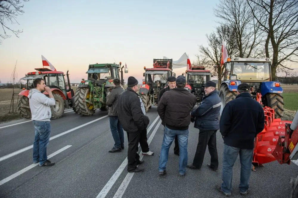 Rolnicze protesty trwają. Hodowcy trzody zablokowali drogi