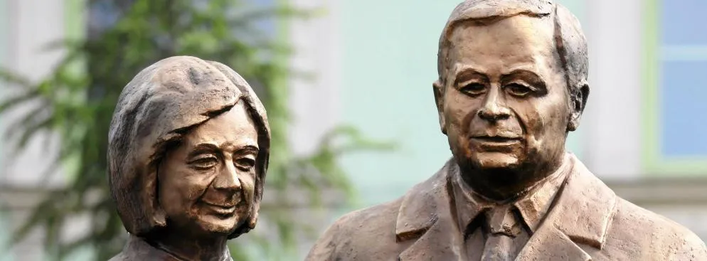 Zobacz zdjęcia z uroczystości odsłonięcia pomnika Lecha i Marii Kaczyńskich