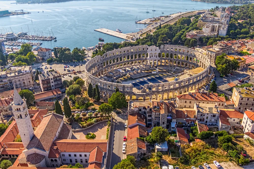 1391784-roman-time-arena-in-pula.jpg