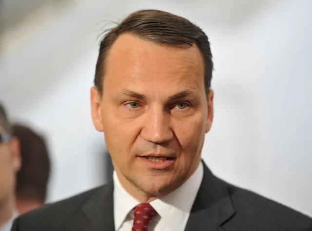 Dyplomacja w tajemnicy: minister Sikorski chce ukryć część informacji przed opinią publiczną. Których?