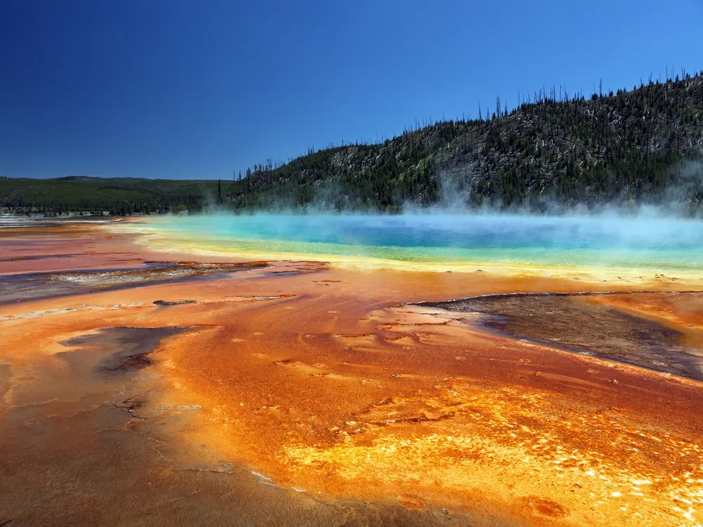 2083727-yellowstone-national-park.jpg