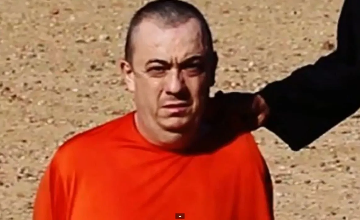 Alan Henning w rękach terrorystów z Państwa Islamskiego. 
