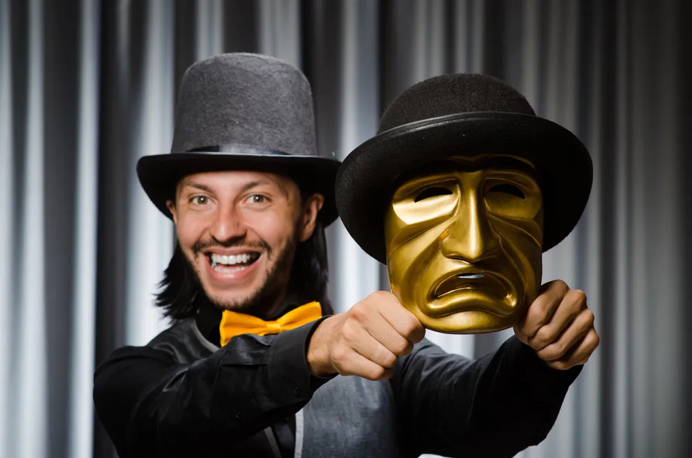 2128147-przedstawienie-w-teatrze.jpg