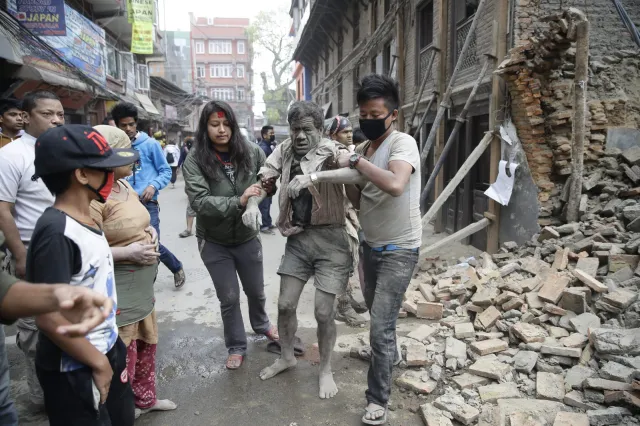 Silne trzęsienie ziemi w Nepalu: Jest wiele ofiar śmiertelnych, zawaliła się 50-metrowa wieża