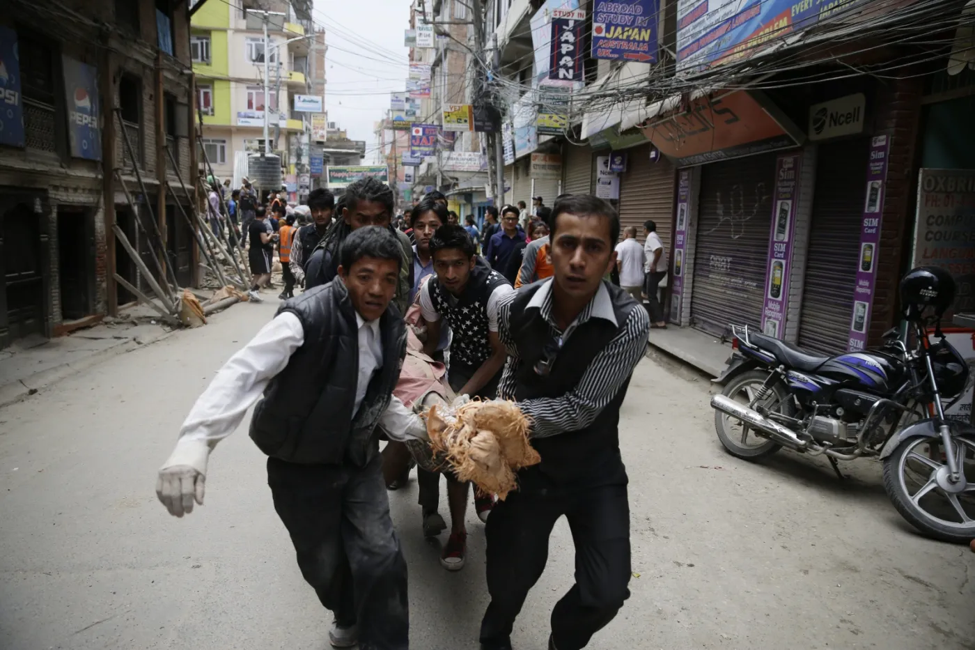 Tragedia w Nepalu: Ponad 3200 ofiar trzęsienia ziemi