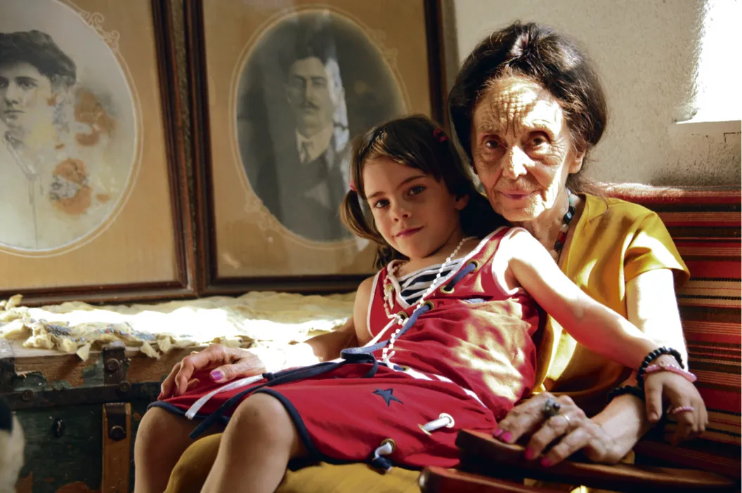 2320137-adriana-iliescu-w-2005-r.jpg