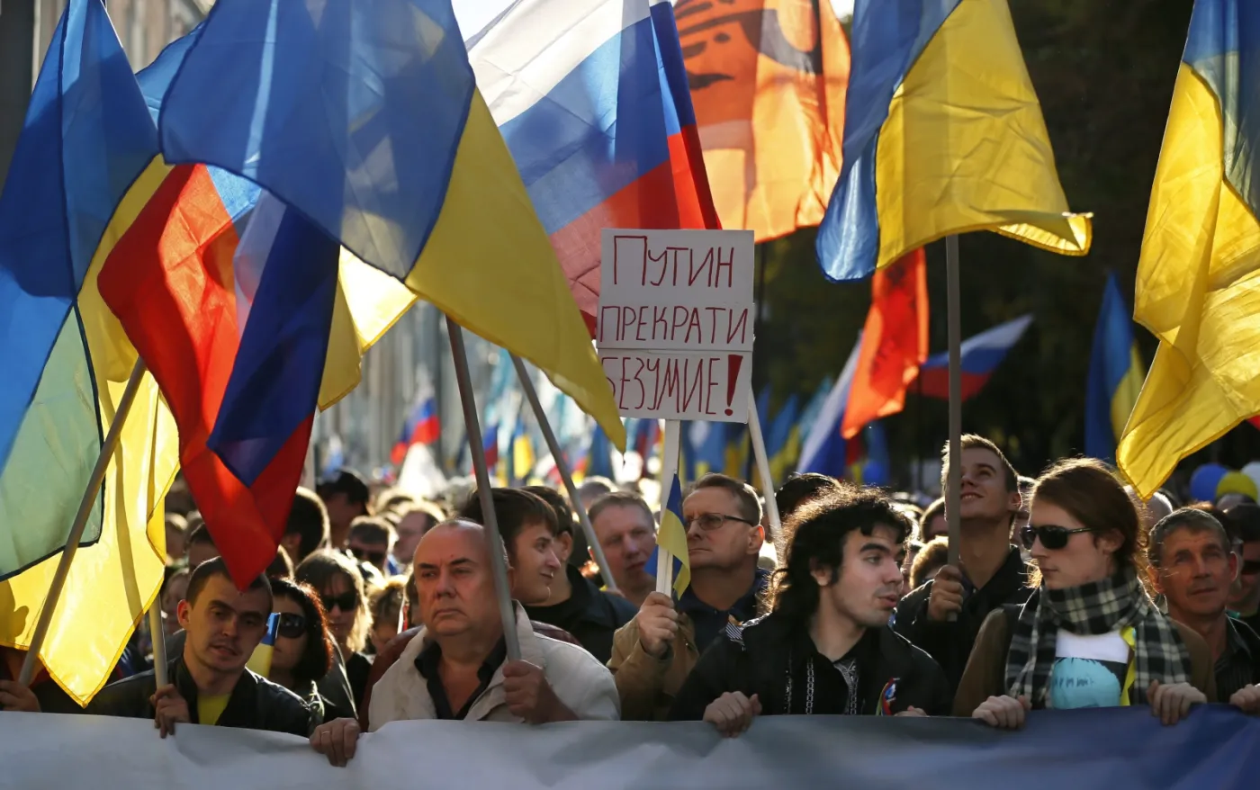 Kilkanaście tysięcy Rosjan protestowało przeciw agresji na Ukrainę. Nie obyło się bez incydentów