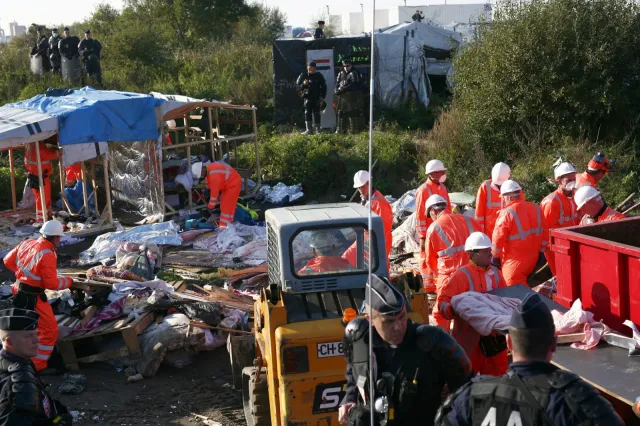 Francja: Rozpoczęło się burzenie "dżungli" w Calais