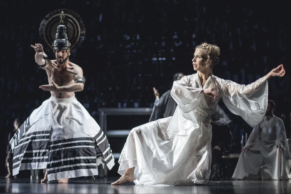 2721779-teatr-piesn-kozla-spektakl.jpg