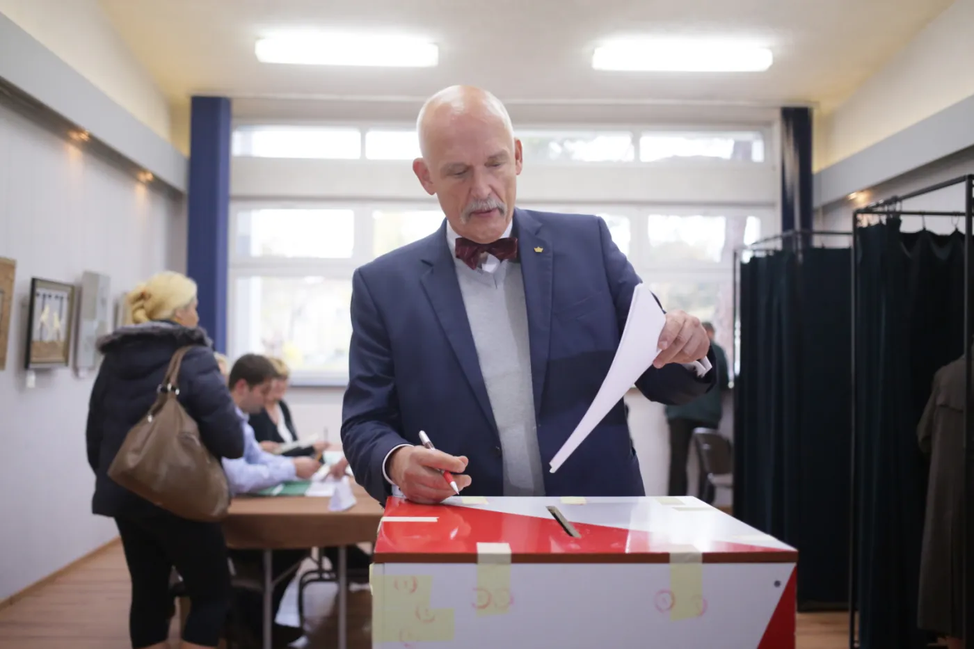 2352416-wybory-janusz-korwin-mikke.jpg