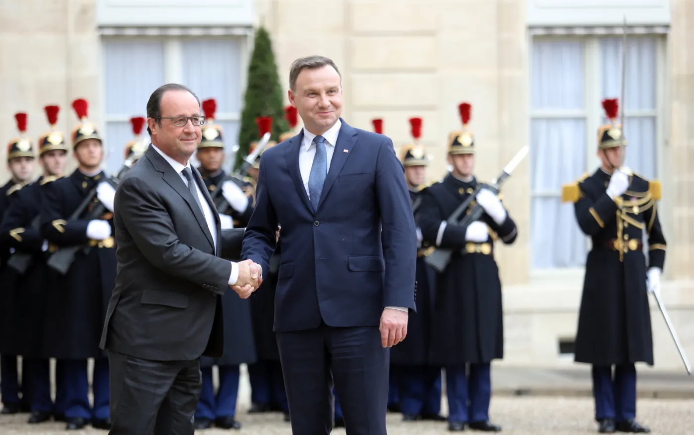 Prezydent Duda rozmawia z Hollandem
