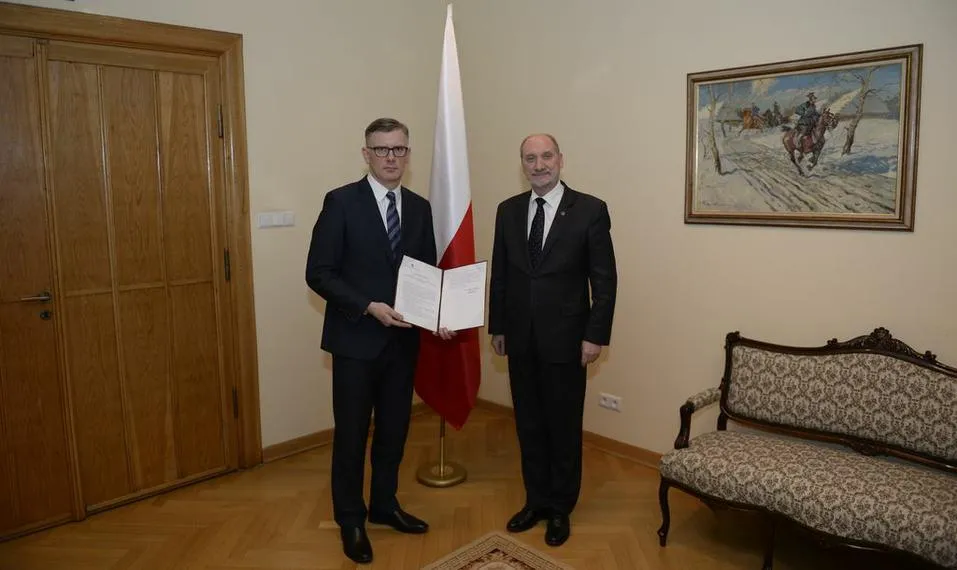 Cenckiewicz: Nie zlikwidujemy archiwów wojskowych. Otworzymy je dla badaczy