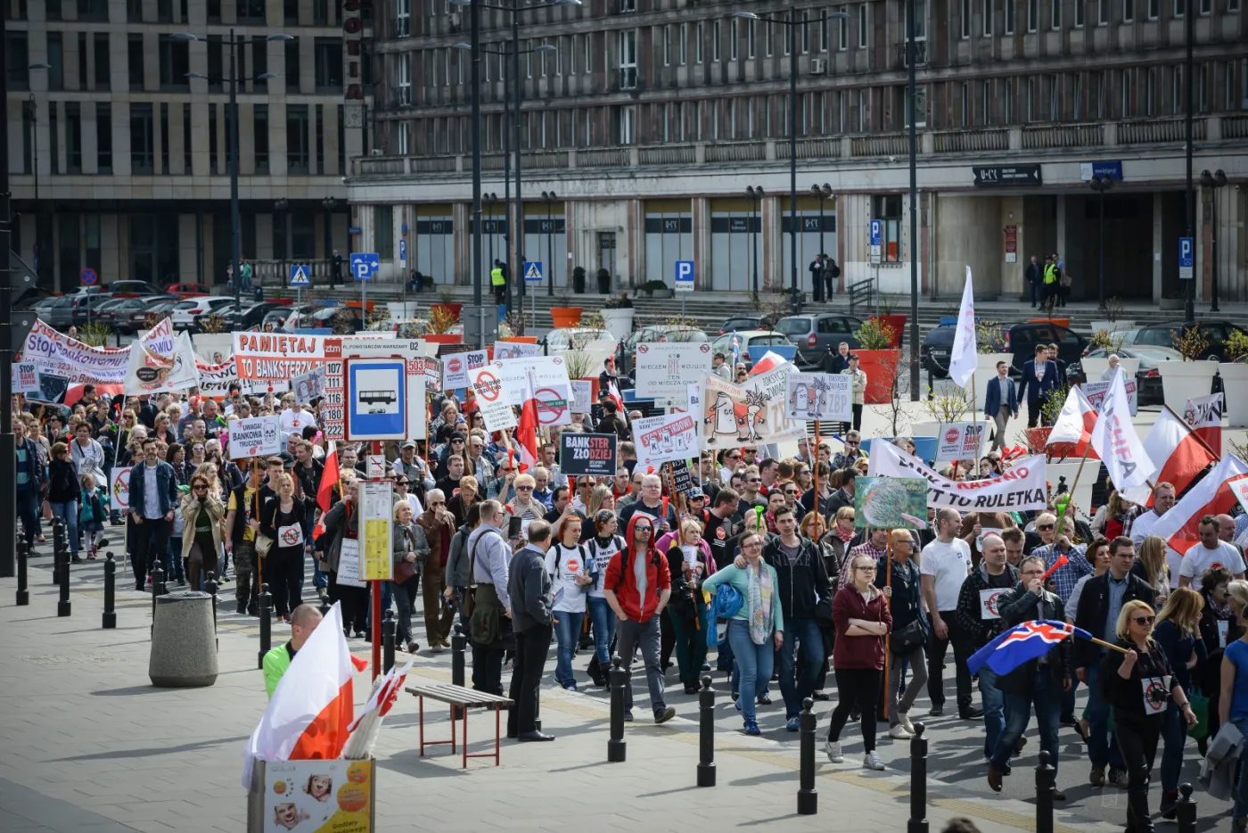 Protest frankowiczów w Warszawie: "Prezydencie czas spełnić obietnice", "Stop bankowemu niewolnictwu"