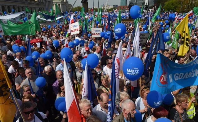 "Marsz Wolności" dotarł na Plac Konstytucji