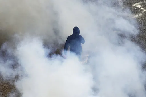 Grecja: W Atenach policja użyła gazu łzawiącego przeciwko demonstrantom