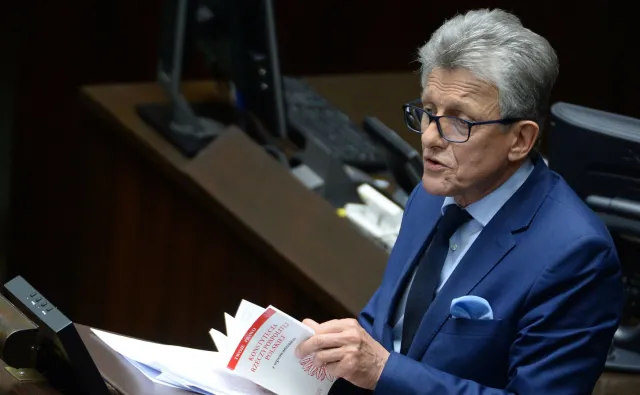 Piotrowicz: Przerwanie kadencji KRS dopuszczalne, jeżeli przemawia za tym interes publiczny