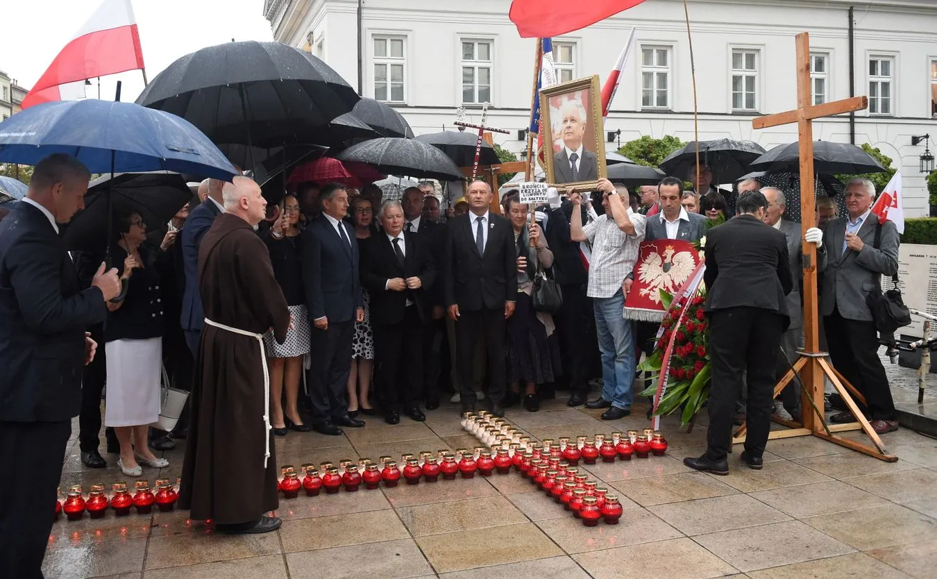 Miesięcznica: 44 wnioski do sądu po kontrmanifestacjach; 150 osób wylegitymowanych