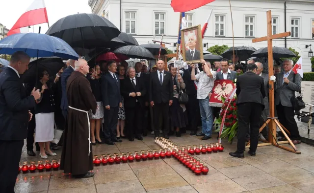 Miesięcznica: 44 wnioski do sądu po kontrmanifestacjach; 150 osób wylegitymowanych