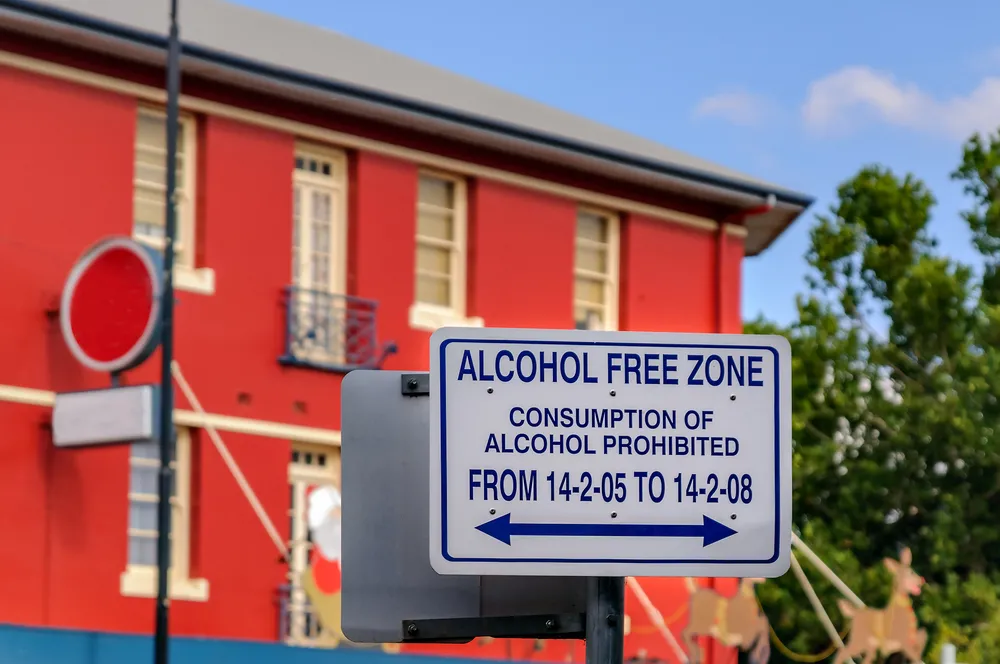 Czy ograniczenia w sprzedaży alkoholu rozwiązują problemu z nałogiem, czyli jak to zrobiła Australia