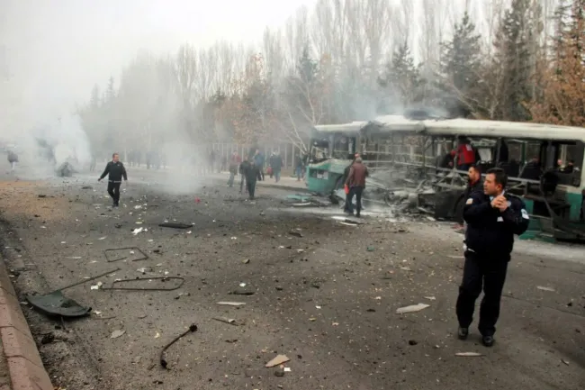 Turcja: W zamachu bombowym w Kayseri zginęło 13 żołnierzy, 48 rannych