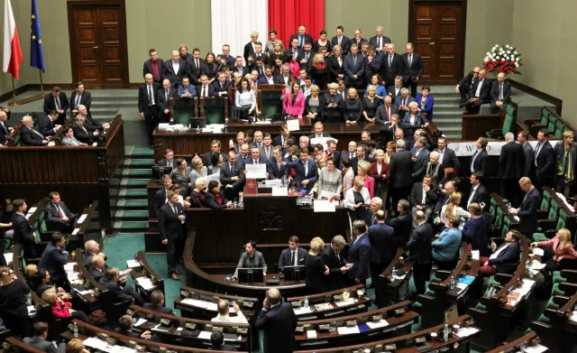 Ponad 130 posłów przesłuchanych ws. posiedzenia w Sali Kolumnowej