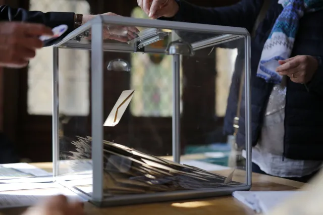 RTBF o wyborach we Francji: W pierwszych godzinach na czoło wysunął się Macron