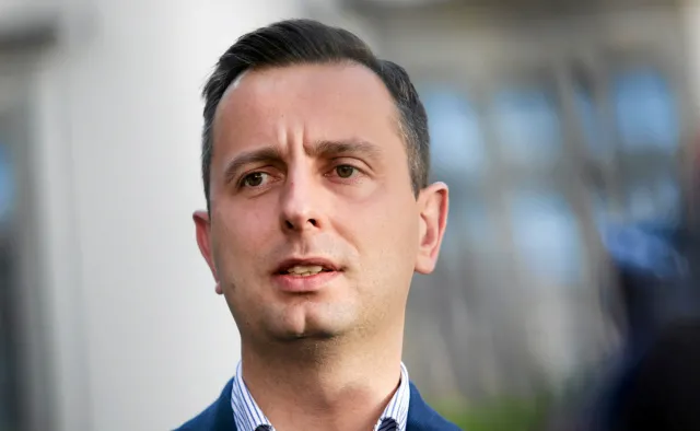 Szef PSL mówi o "kłusownictwie politycznym". Gowin odpowiada
