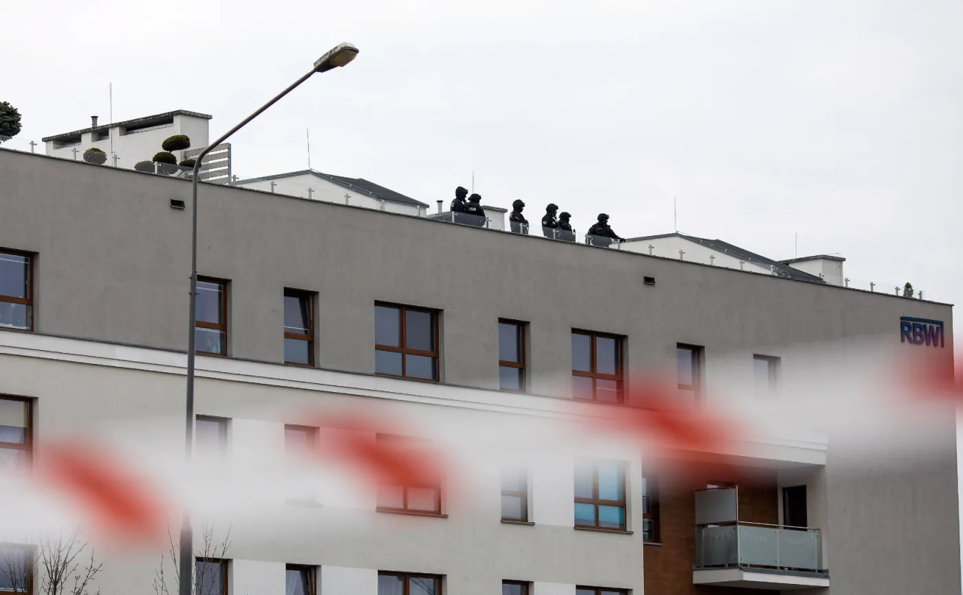 Tymczasowy areszt dla mężczyzny, który zabarykadował się w mieszkaniu w Poznaniu